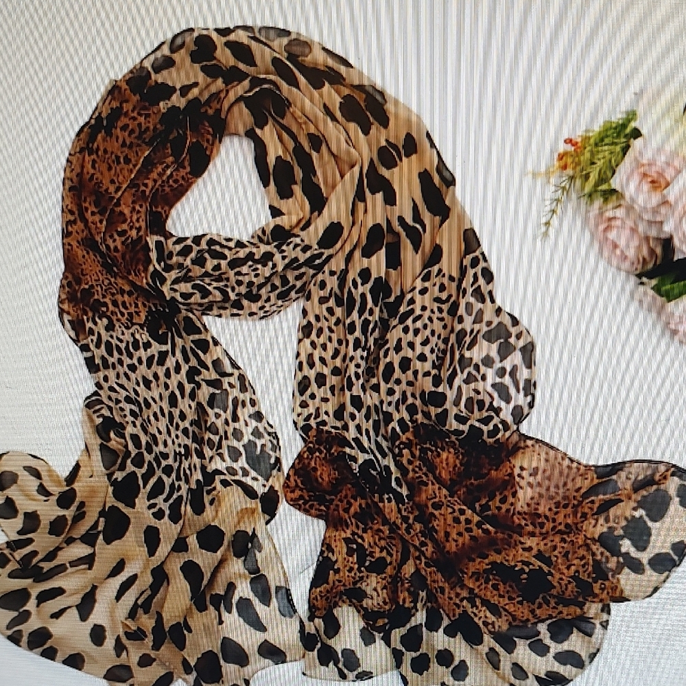NWT Leopard Print Women's Scarf